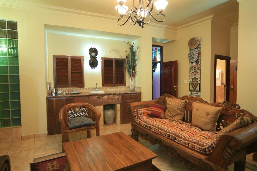 Ammazulu African Palace Kloof Bilik gambar